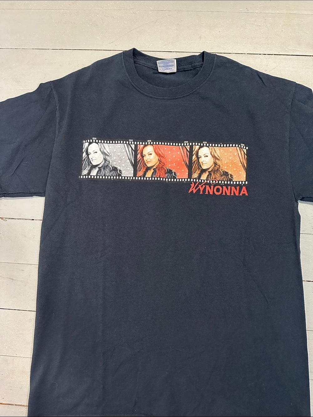 Vintage 90s Wynona Wy Tour Shirt Gildan Black Short-Sleeve Graphic Tee medium - Picture 6 of 8